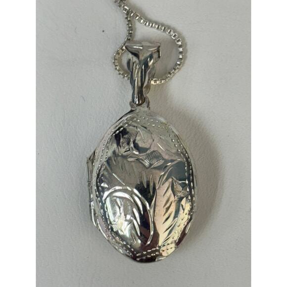 Sterling Silver Oval Engraved Locket Necklace 17" #65100 - Picture 7 of 8